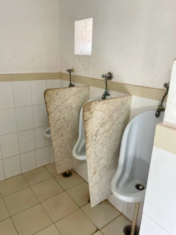 divisórias de banheiro
