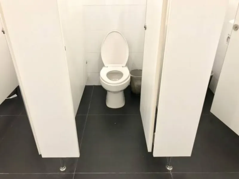 acessórios para divisórias de sanitários