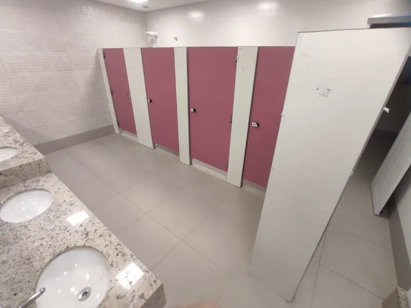 tapa vista para banheiro público
